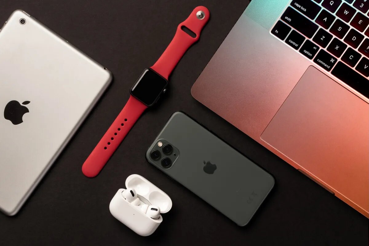 Apple builds $11.1 billion inventory buffer as advanced-memory supply tightens