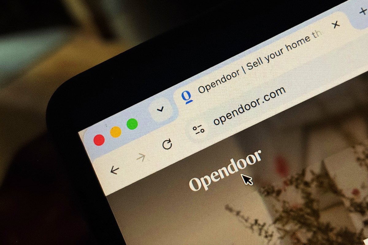 Opendoor закрыл операции в Индии — сигнал, как ИИ меняет экономику аутсорсинга