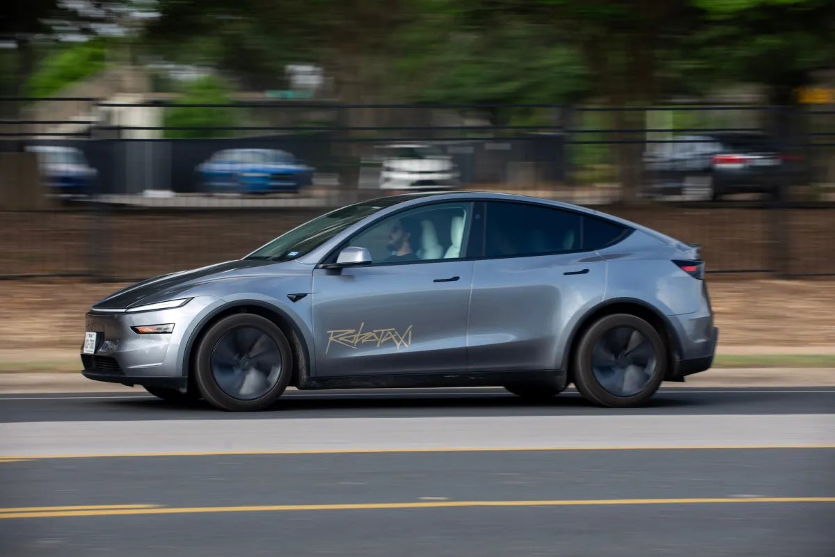 Tesla подтвердила два ДТП Robotaxi при дистанционном управлении — данные NHTSA