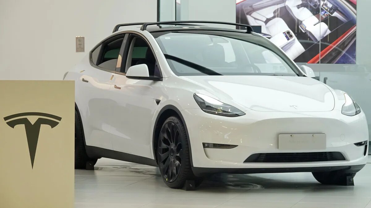 Tesla отзывает почти 3 млн машин в Китае из-за аварийного открытия дверей