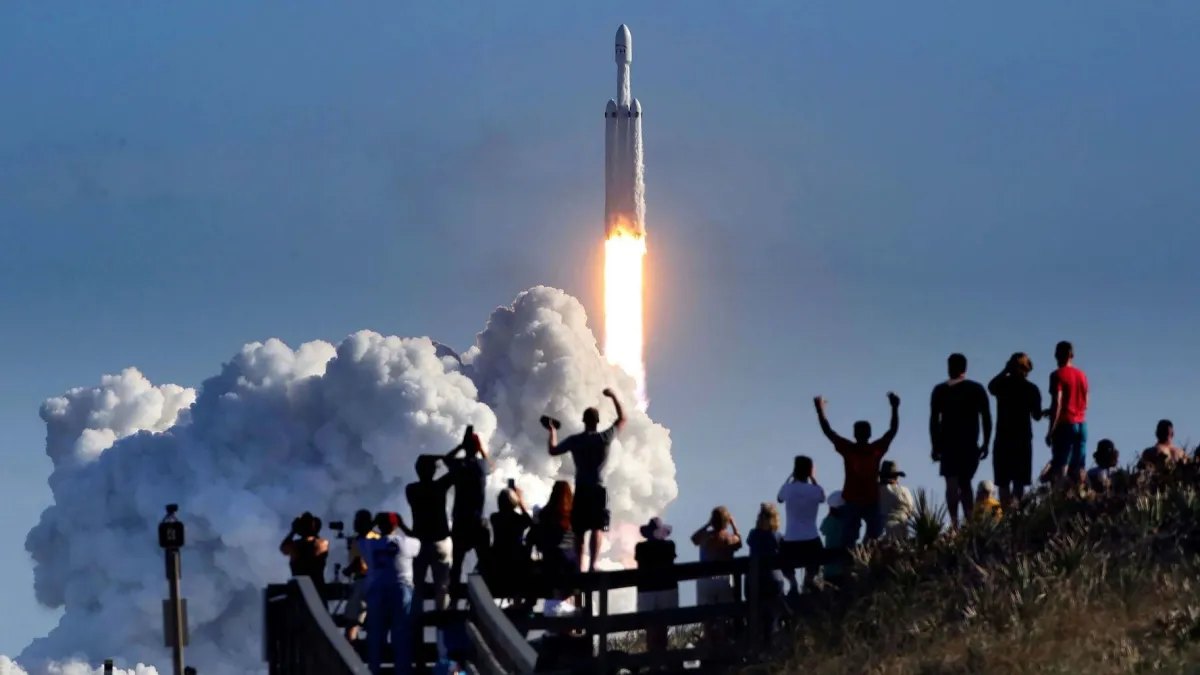 SpaceX подняла оценку до $2,9 трлн и на короткое время обошла Amazon — реакция рынка после IPO