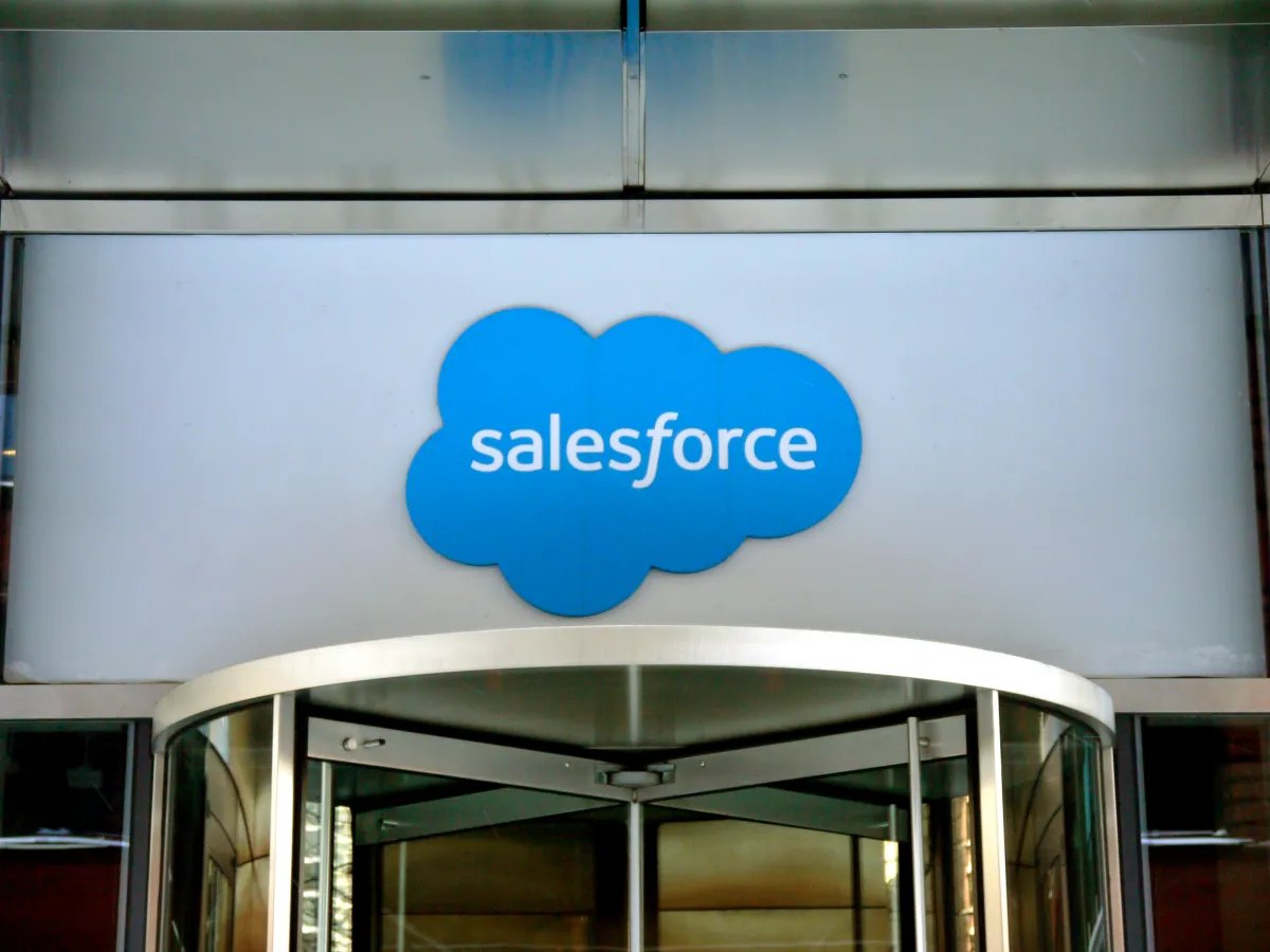 Salesforce приобретает Fin за $3,6 млрд — масштабирование AI-агентов для клиентской службы