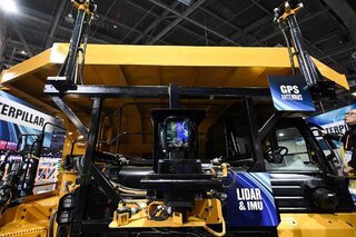 Caterpillar инвестирует $100 млн в обучение сотрудников ИИ и робототехнике