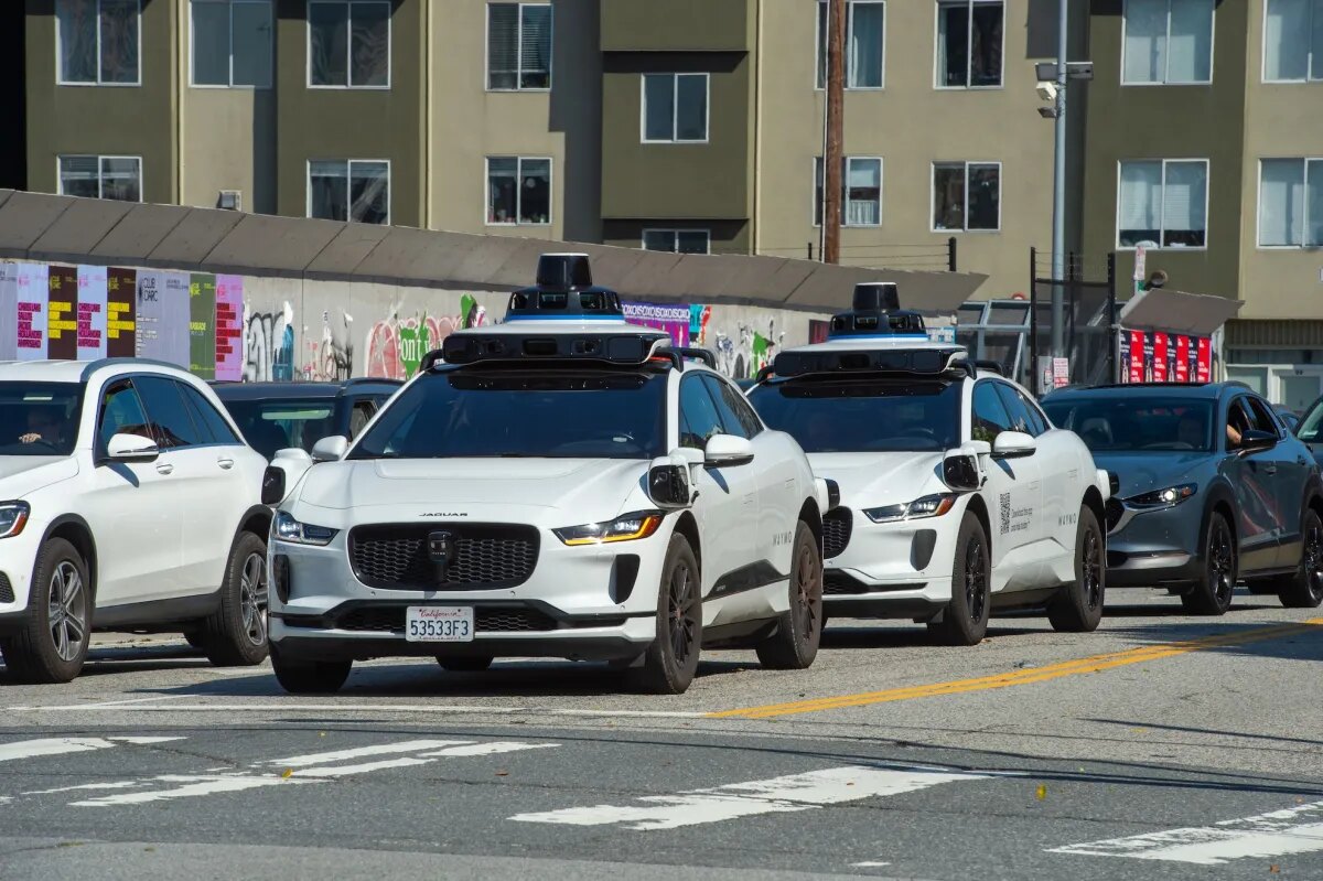 San Francisko pooštrava pravila za robotaksije Waymo posle saobraćajnog kolapsa