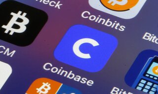 Coinbase otpušta 14% radne snage i reorganizuje strukturu radi efikasnosti i uvođenja veštačke inteligencije (AI)