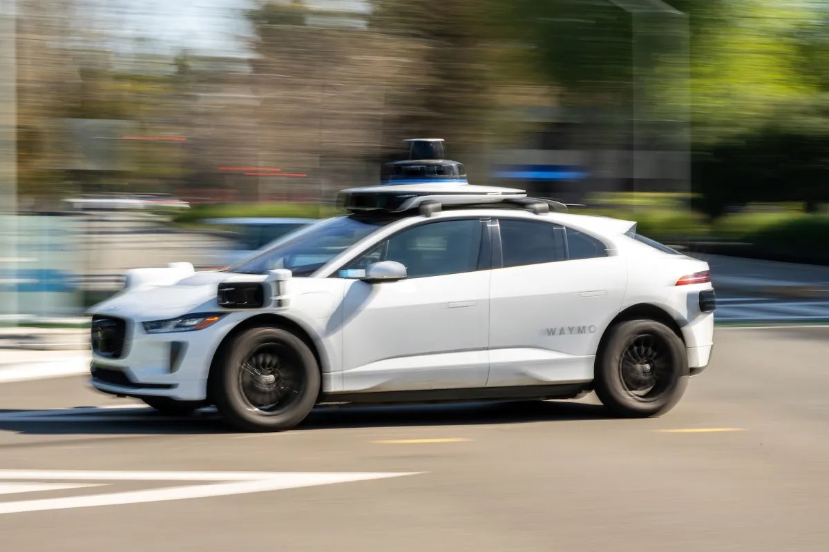 Waymo отозвала почти 4 000 роботакси с шоссе из‑за въезда в зоны строительства