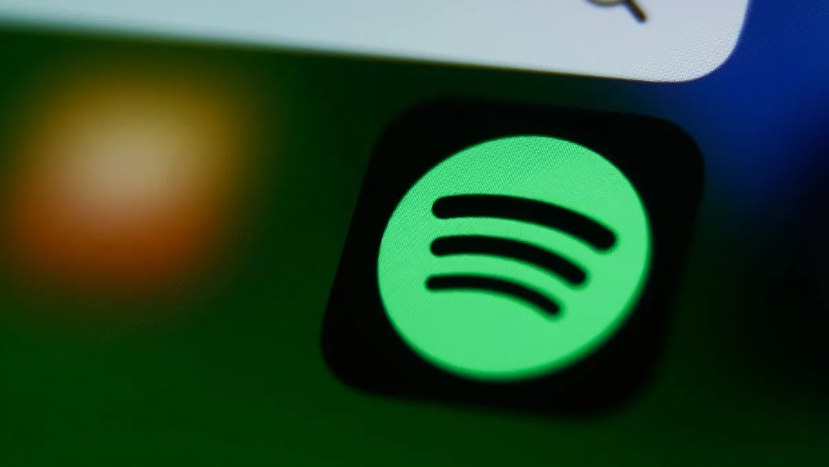 Spotify и Universal разрешают фанатам создавать AI-каверы и ремиксы — что это означает
