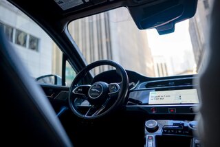 Waymo приостанавливает сервис в Атланте из‑за заезда роботакси в затопленную зону