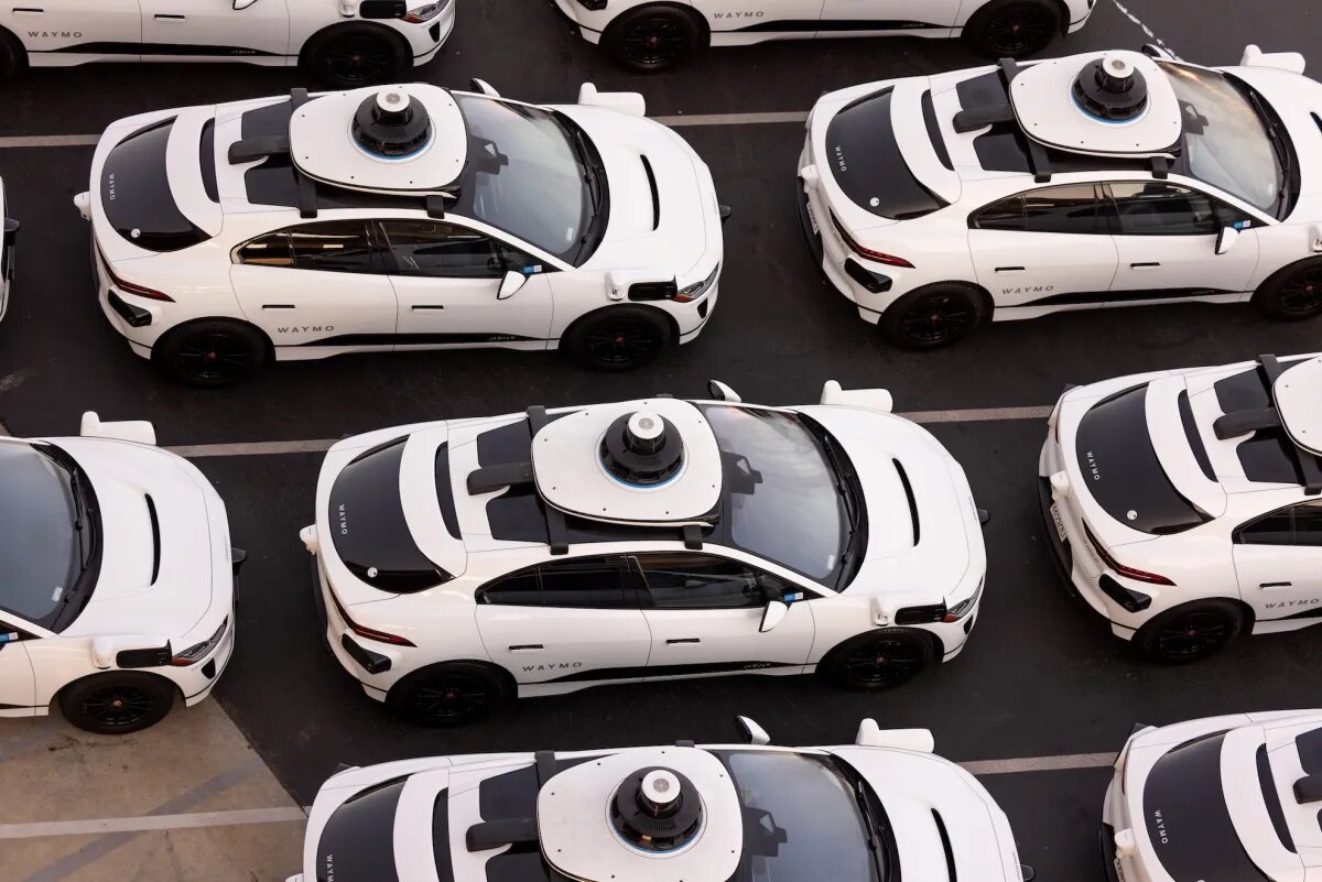 В США предложили правила экстренного реагирования для Waymo и других операторов роботакси