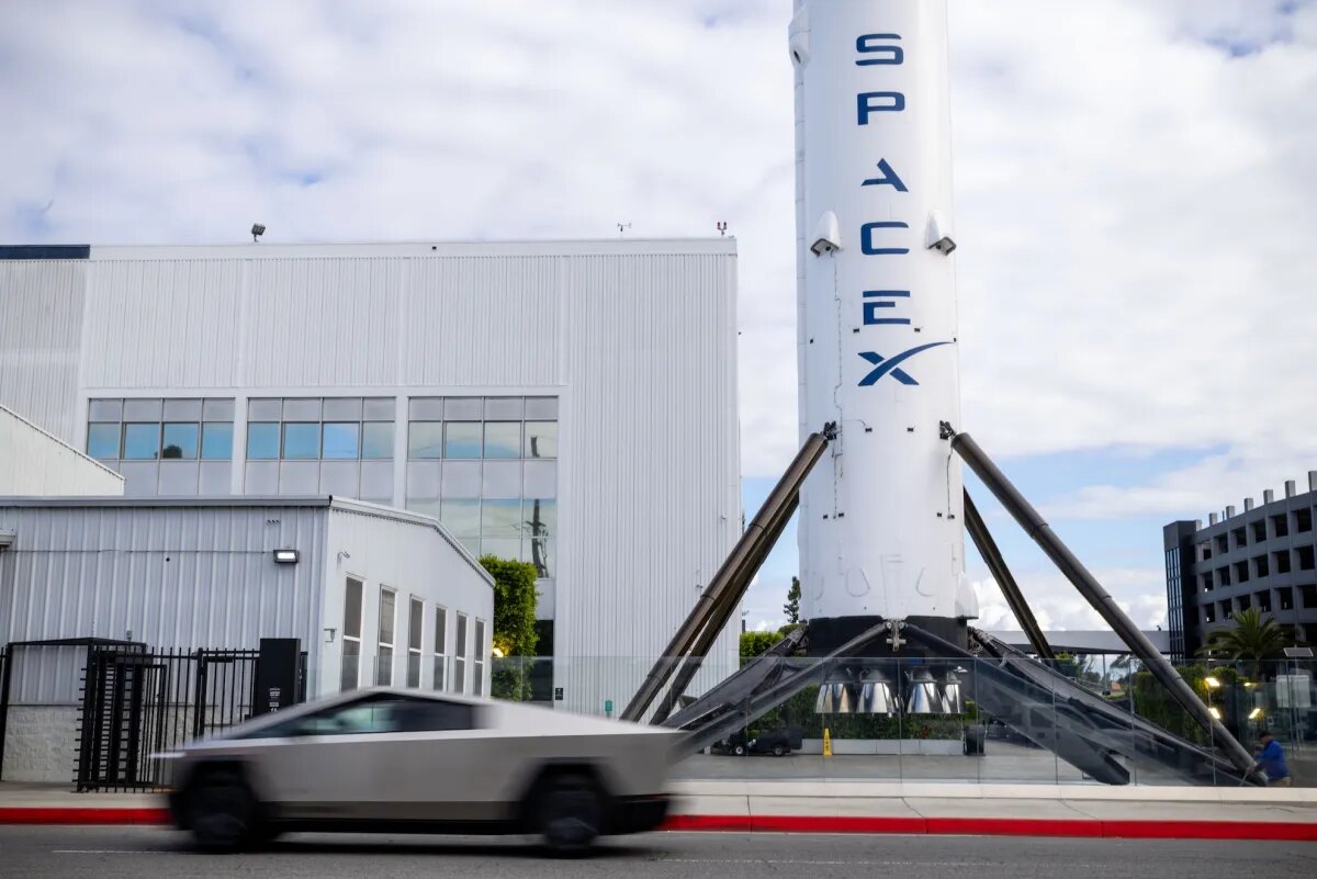 SpaceX and Tesla establish committees for merger review