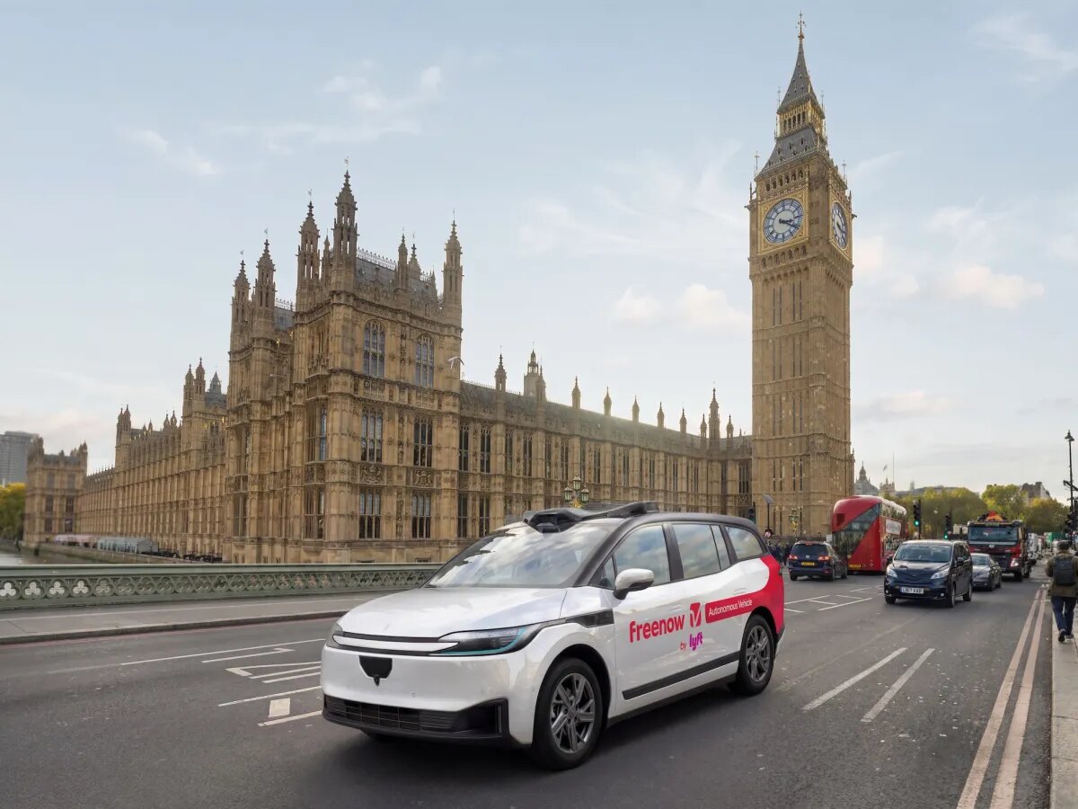 Baidu и Lyft вывели роботакси Apollo Go RT6 на испытания в Лондоне