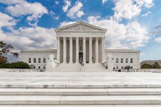 Хакер, взломавший систему подачи Верховного суда США, приговорён к году условно